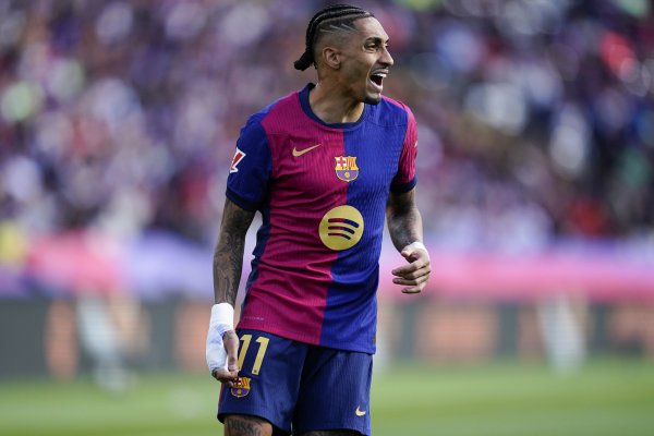 每体:拉菲尼亚缺席巴萨今日合练,能否出战国家德比存疑