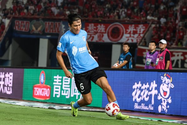 英博官方：宋岳10月初接受关节镜下微创手术，手术顺利无并发症