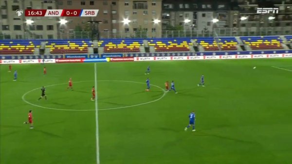 超级世界波！安道尔球员洛佩斯对阵塞尔维亚时上演中圈吊射破门