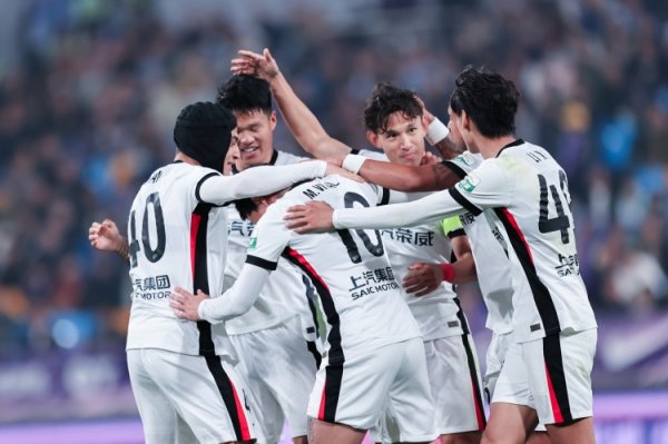 今晚报：中超争冠“三国杀”蓉城先出局 海港末轮战平英博即夺魁