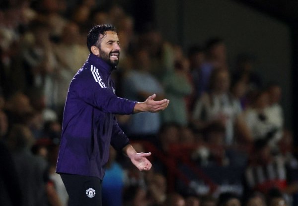 邮报：阿莫林上周将新闻发布会提前，避免球员在练习  基地无所事事